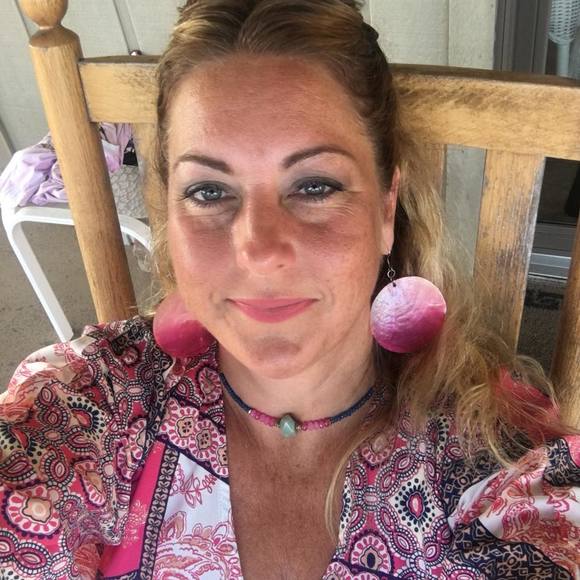 Meet your Posher, Kristen - Picture 1 of 1